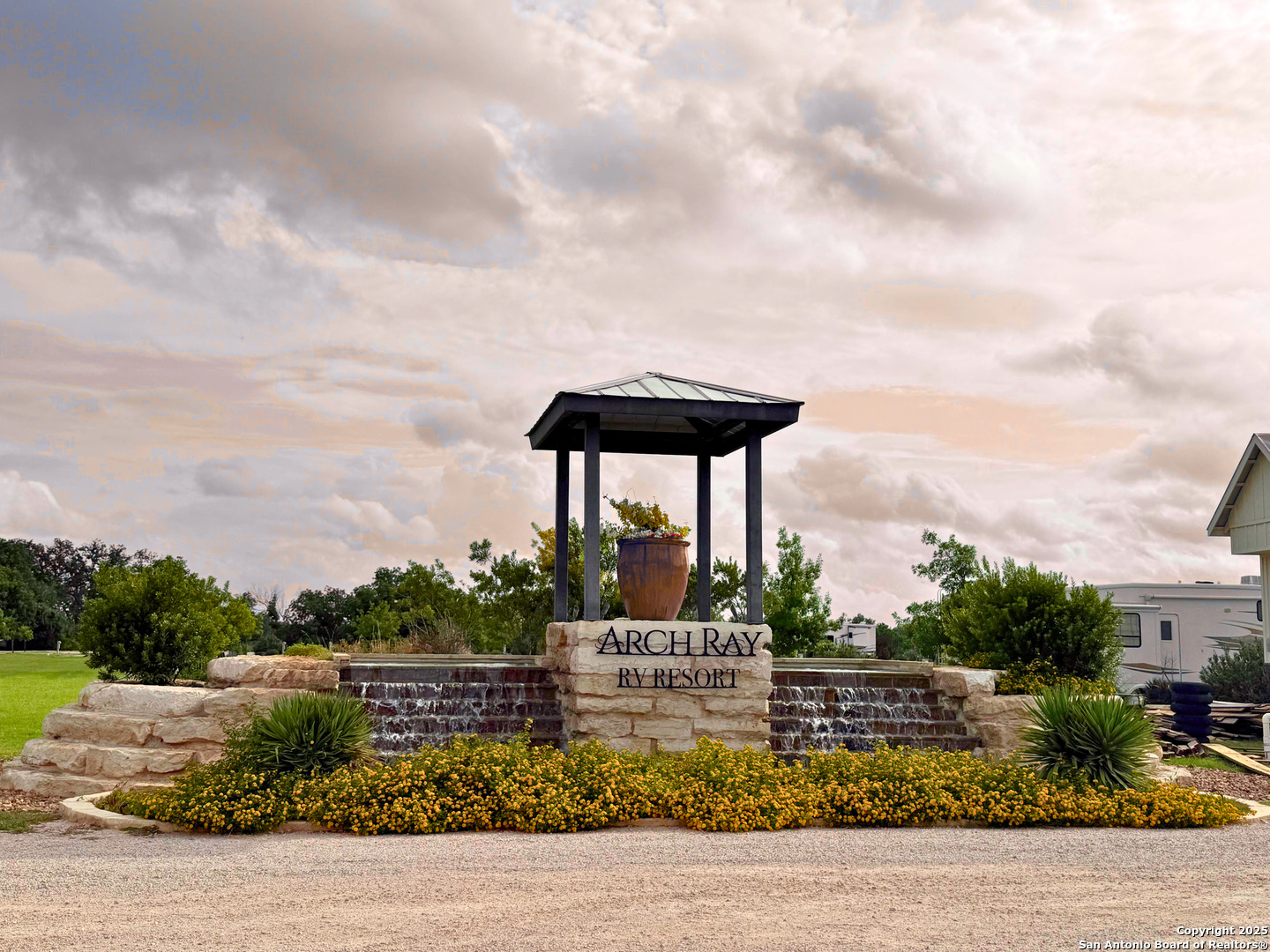4584 E US Hwy 290