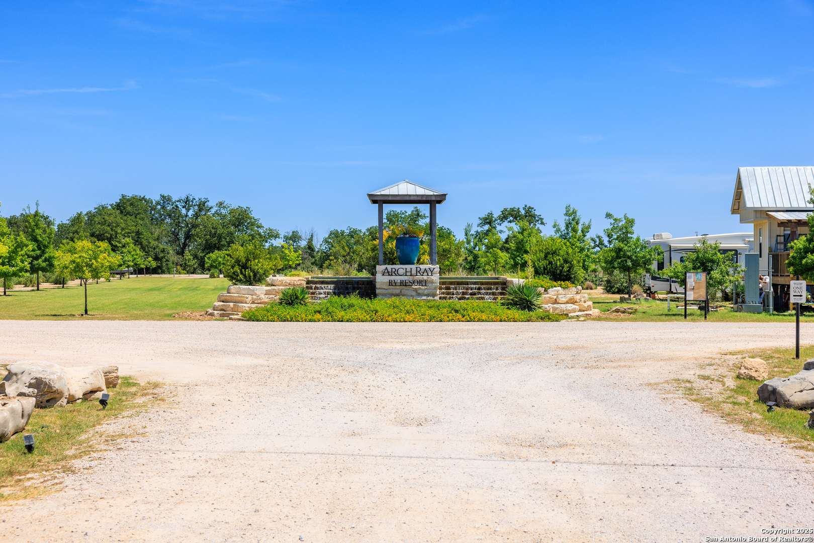 4584 E US Hwy 290