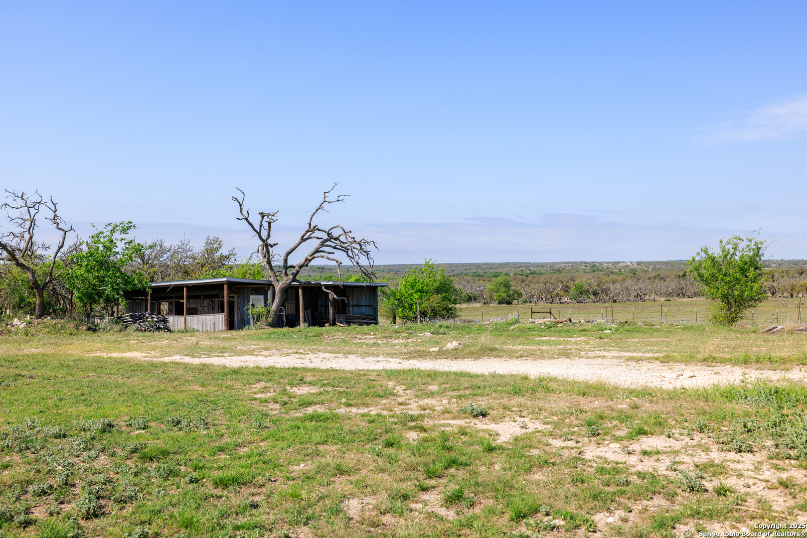 453 Reeves Ln