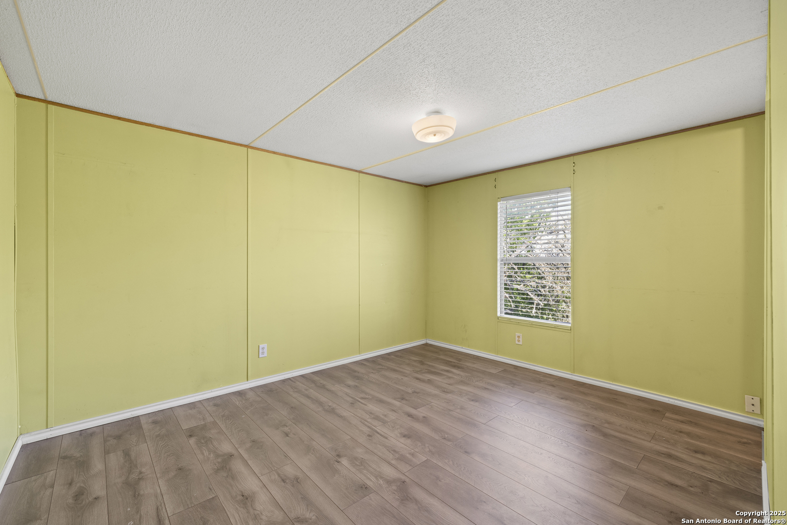 453 Reeves Ln