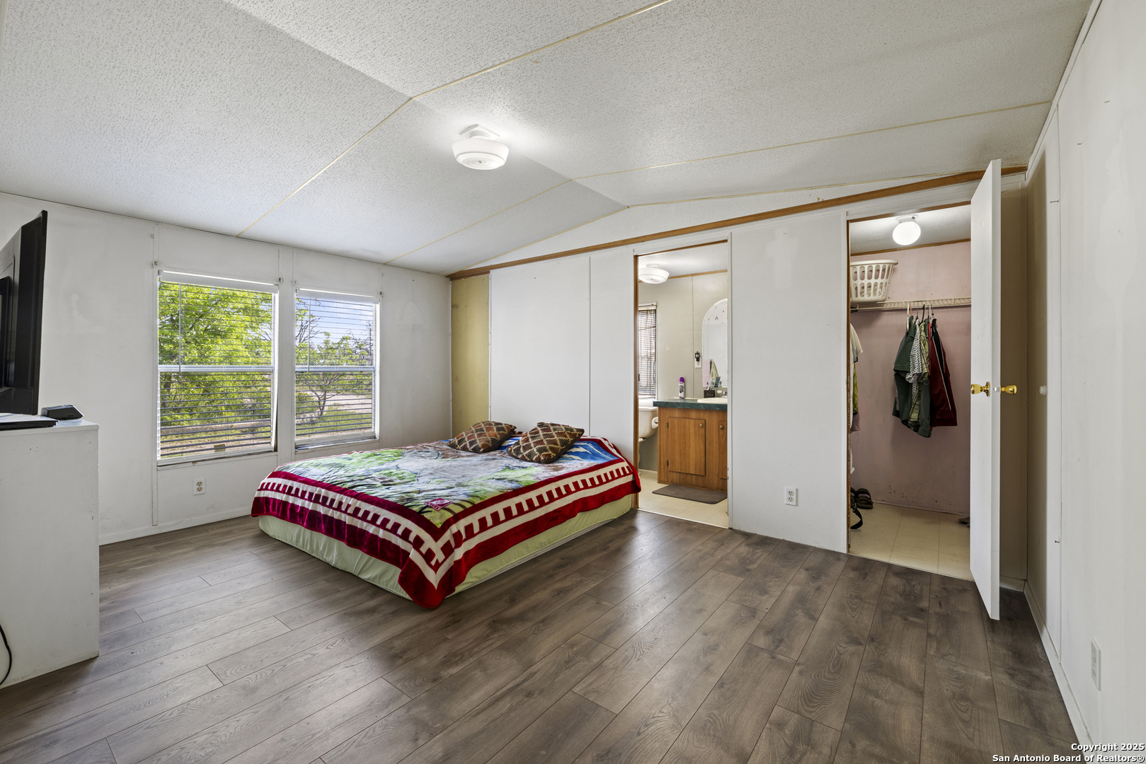 453 Reeves Ln