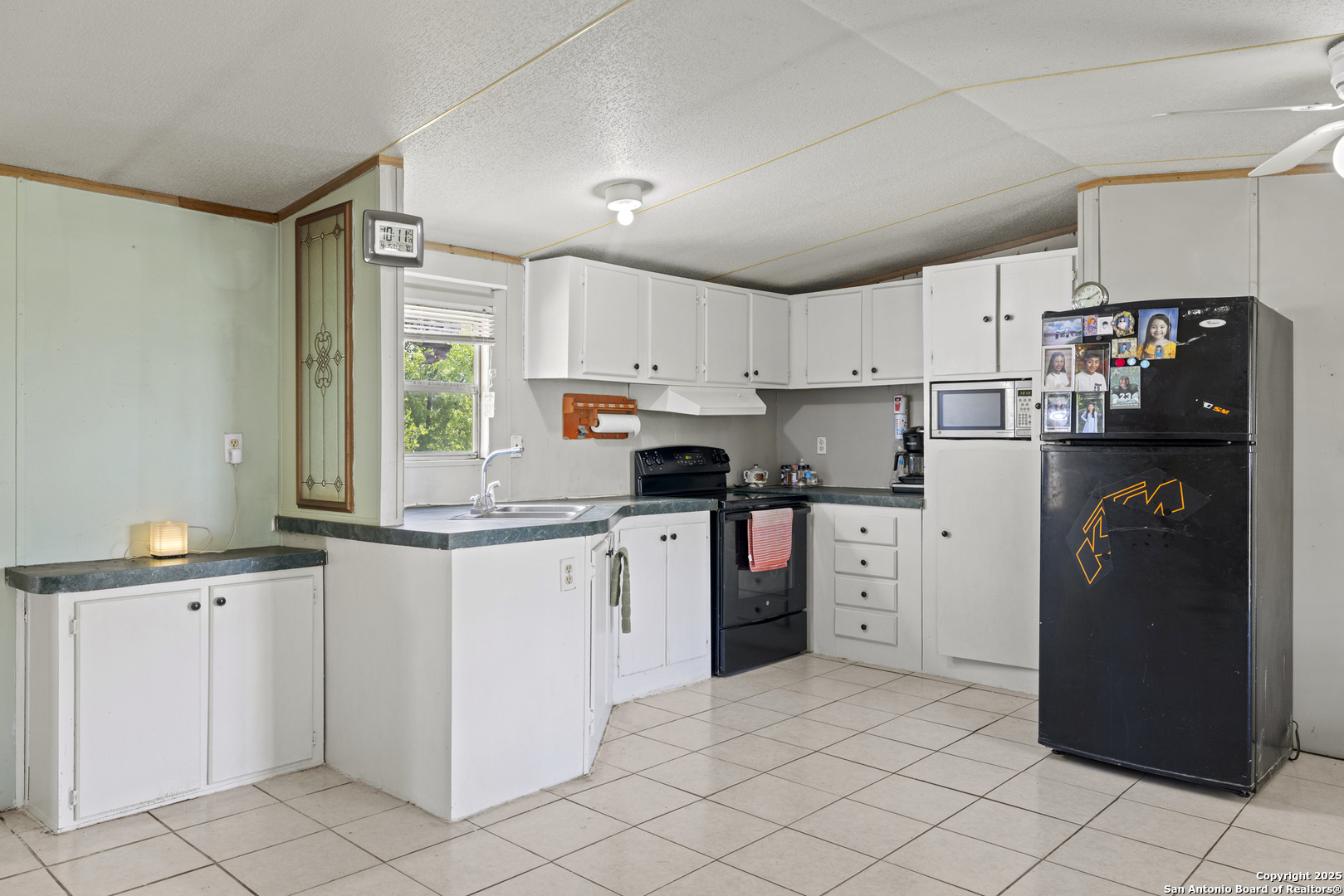 453 Reeves Ln