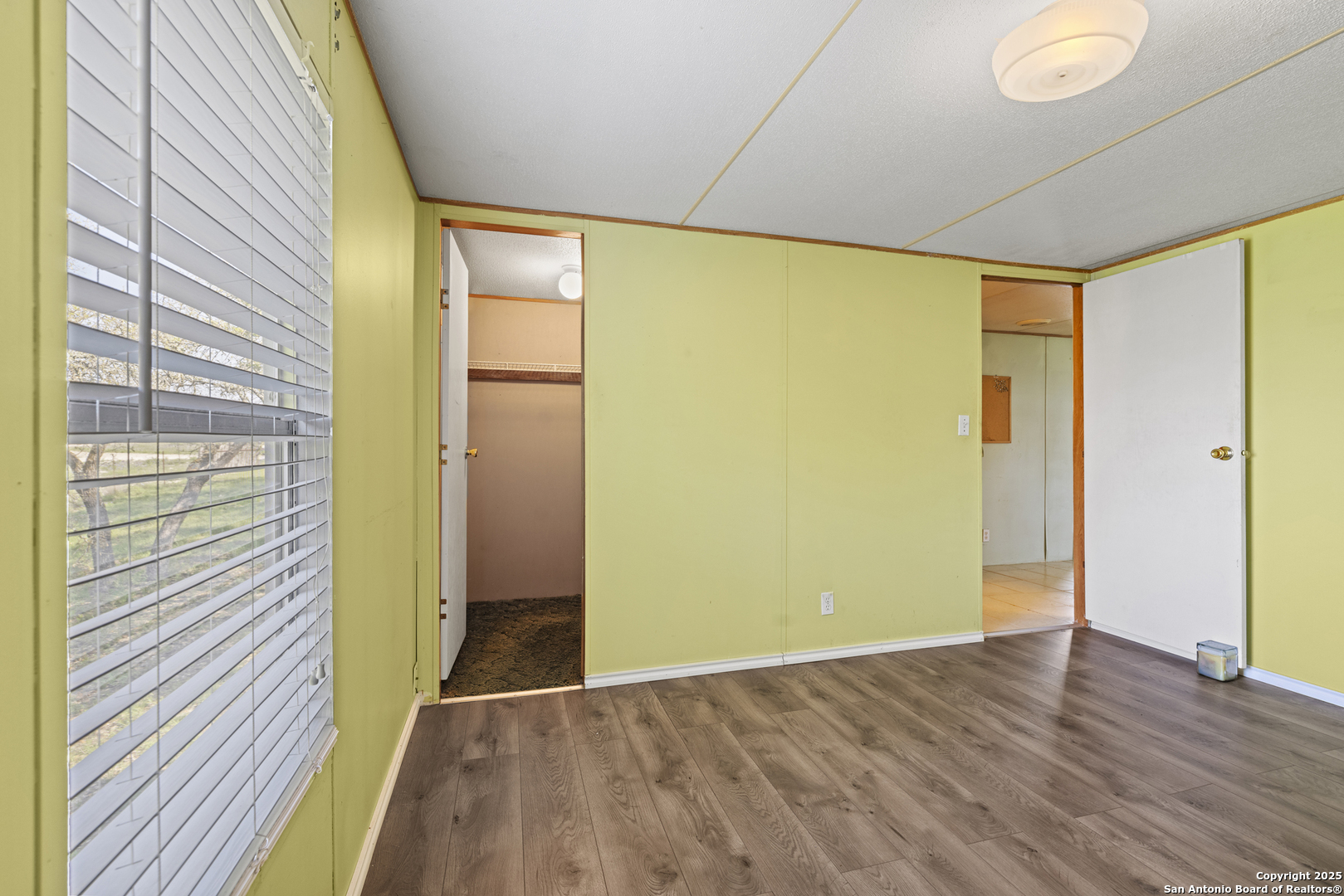 453 Reeves Ln