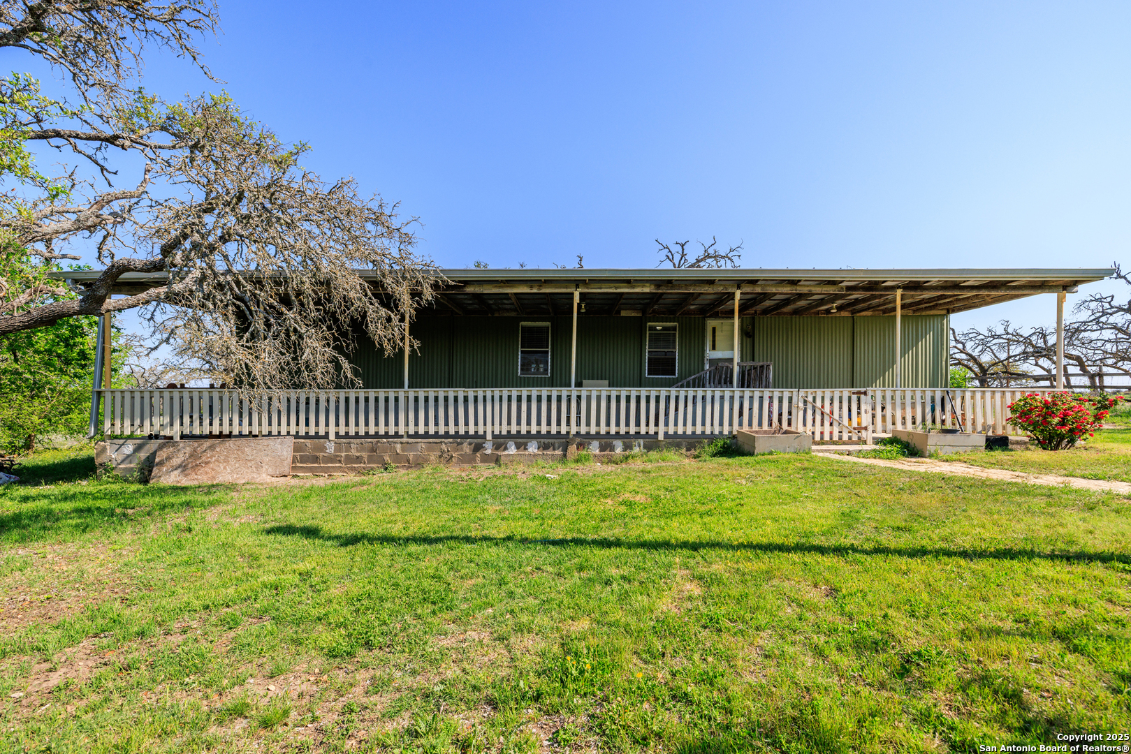 453 Reeves Ln