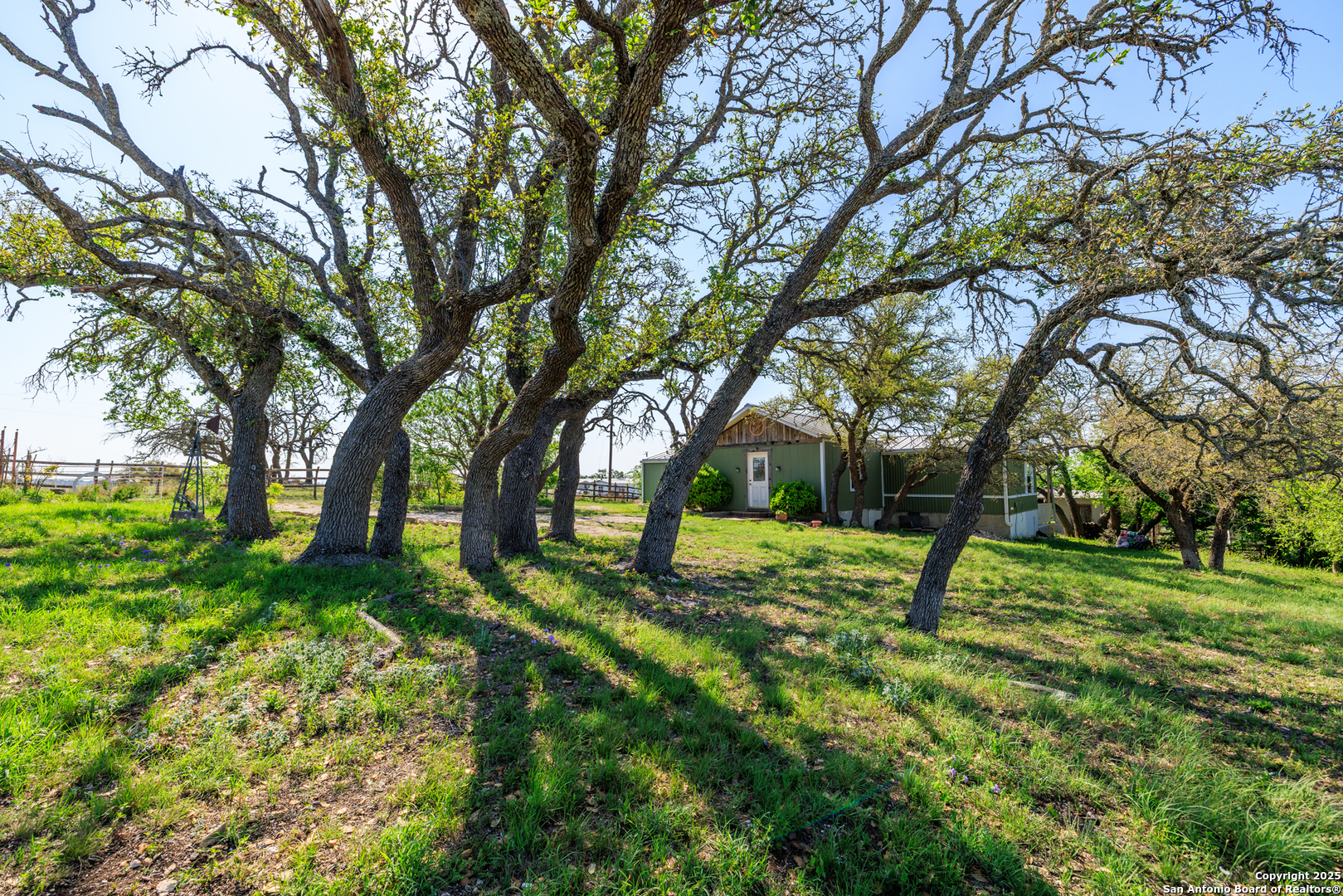 453 Reeves Ln