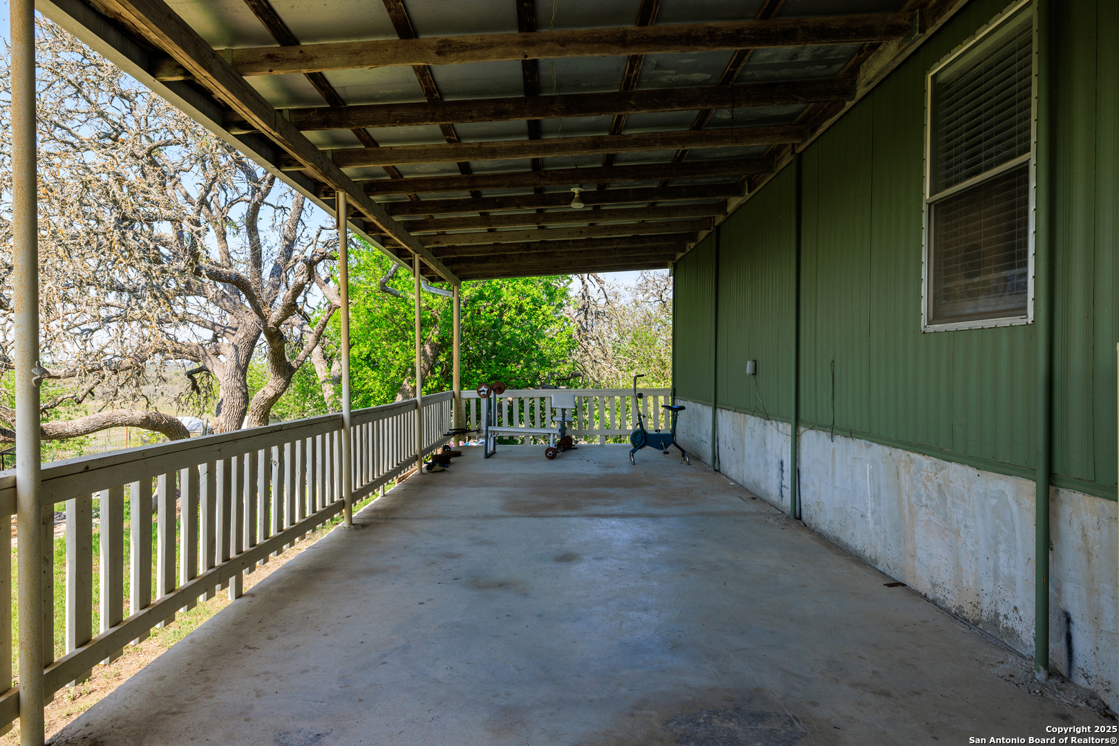 453 Reeves Ln