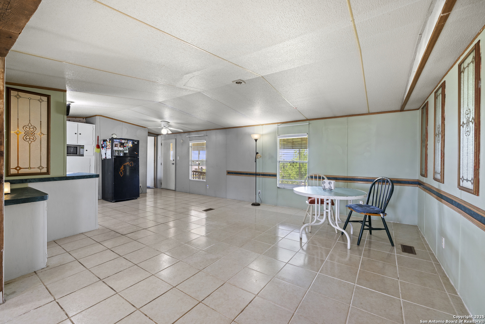 453 Reeves Ln
