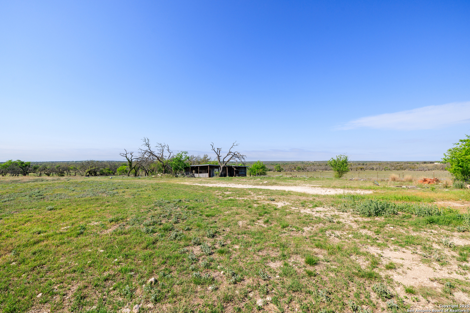 453 Reeves Ln