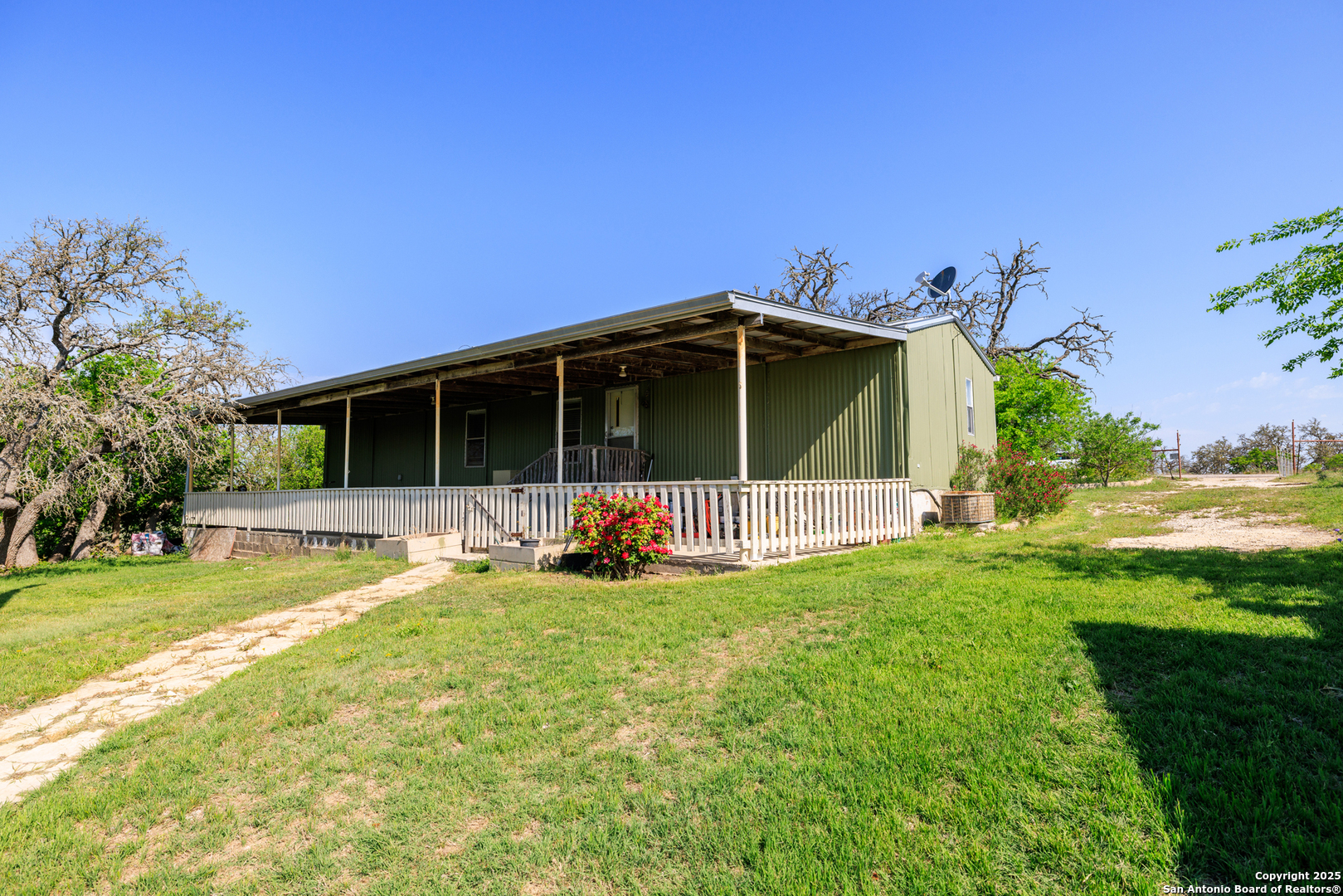 453 Reeves Ln