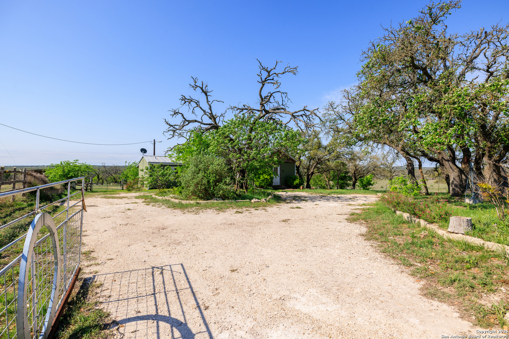 453 Reeves Ln