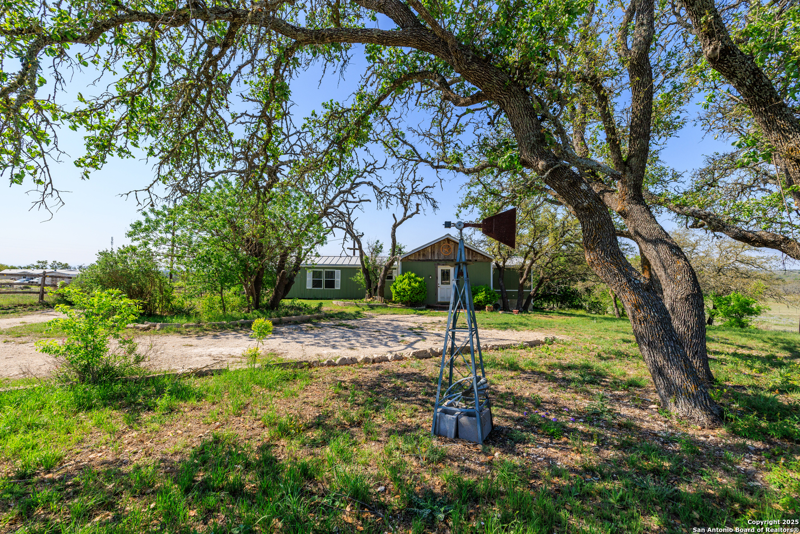 453 Reeves Ln
