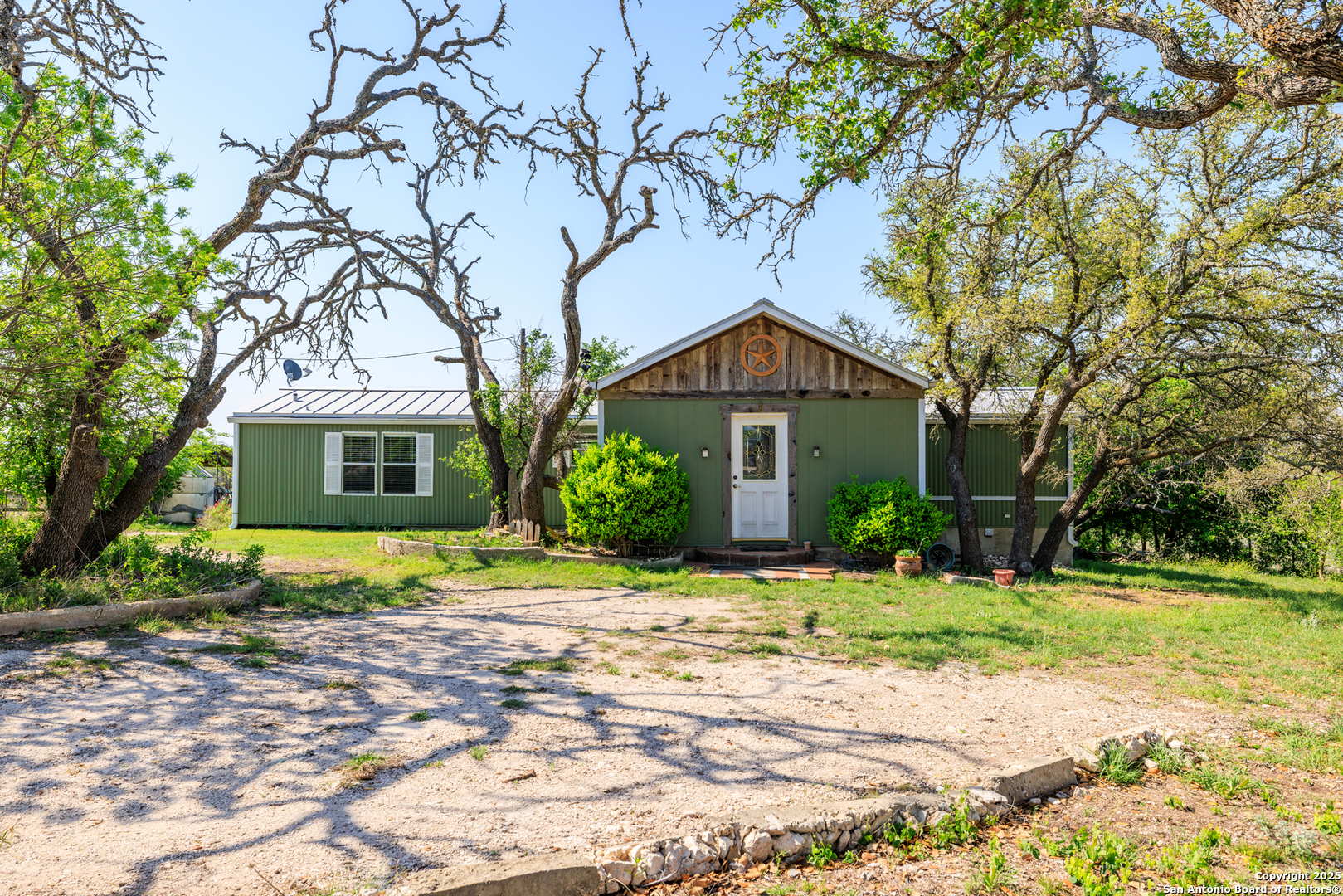 453 Reeves Ln