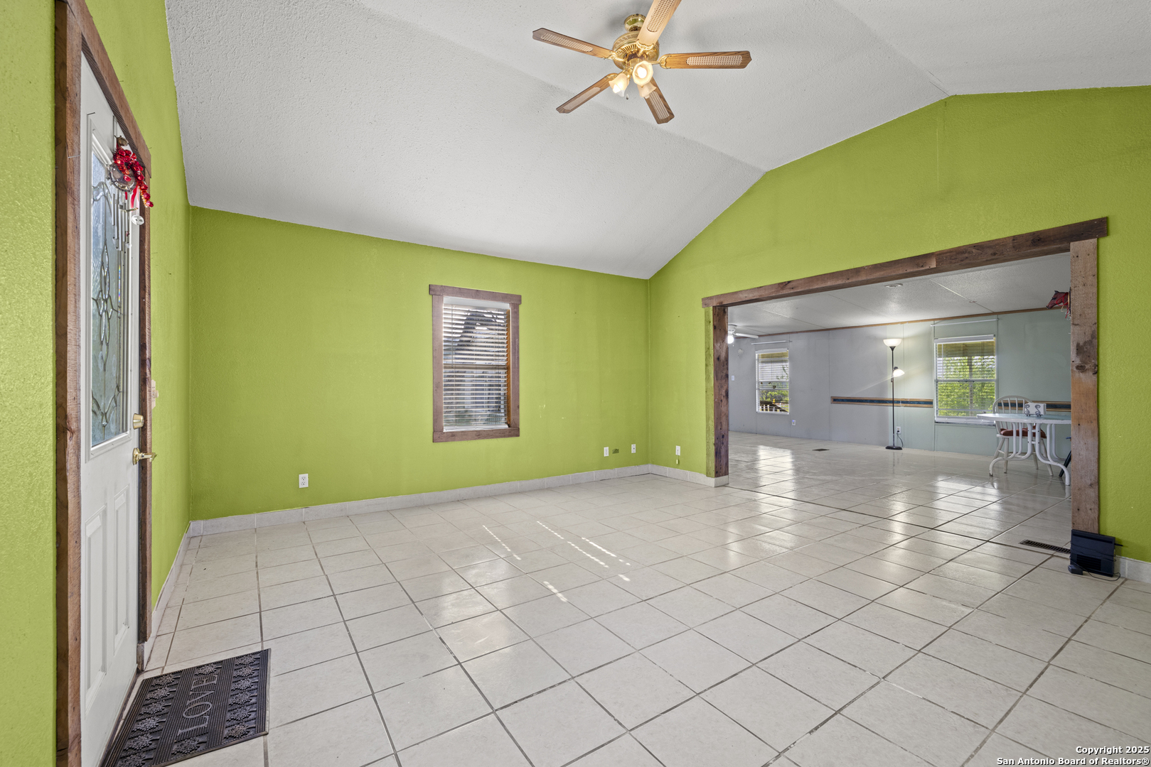 453 Reeves Ln