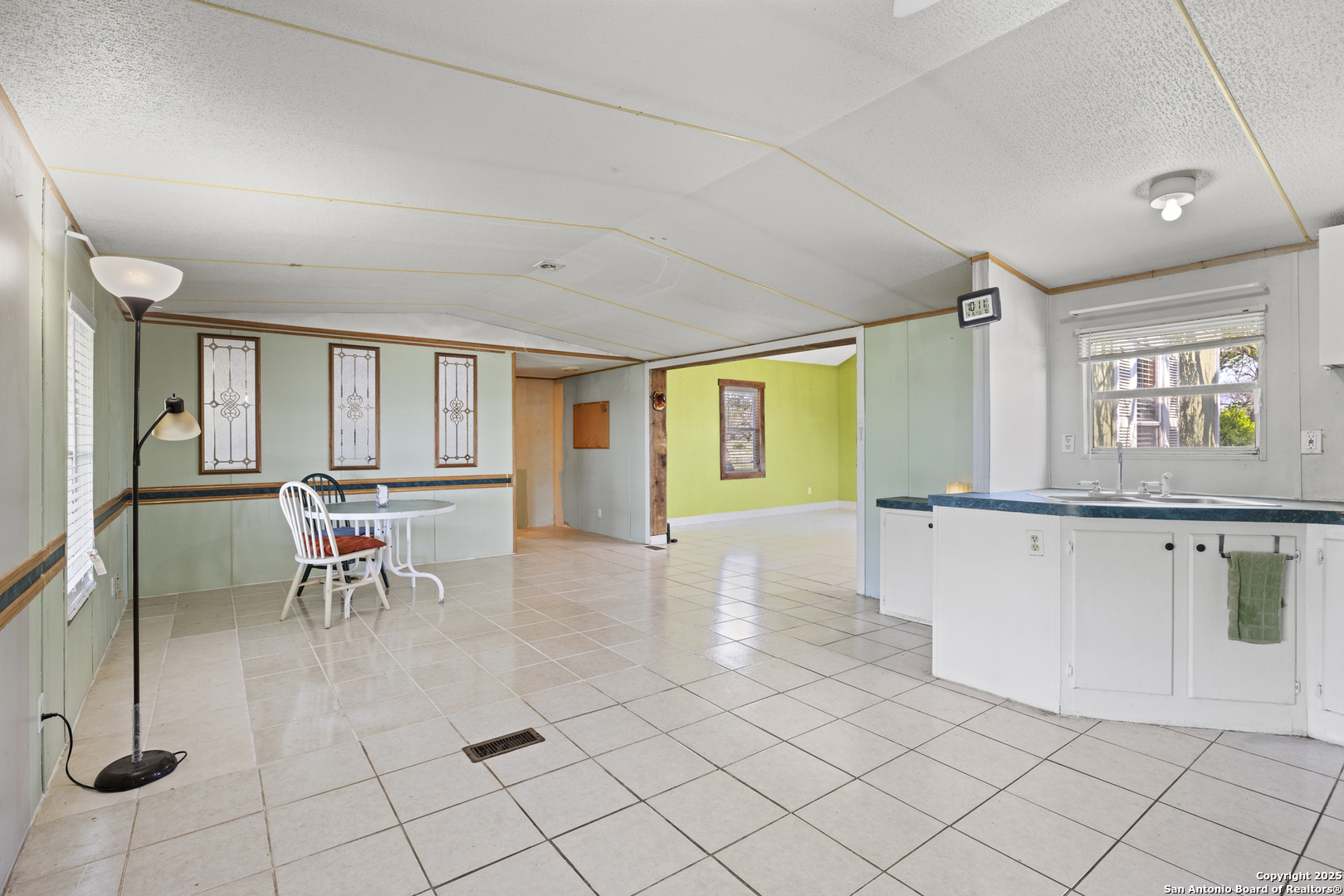 453 Reeves Ln