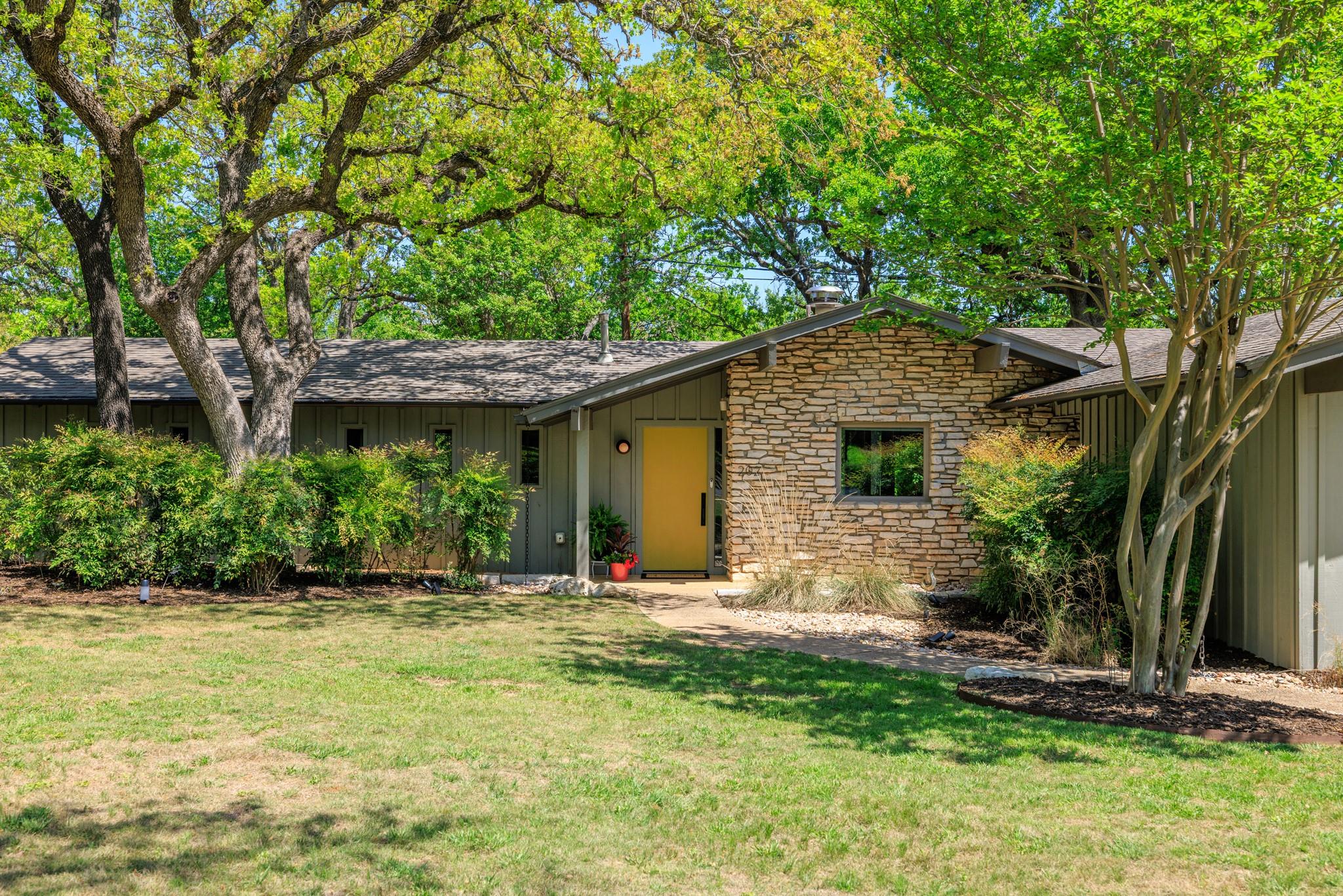 202 Tanglewood DR