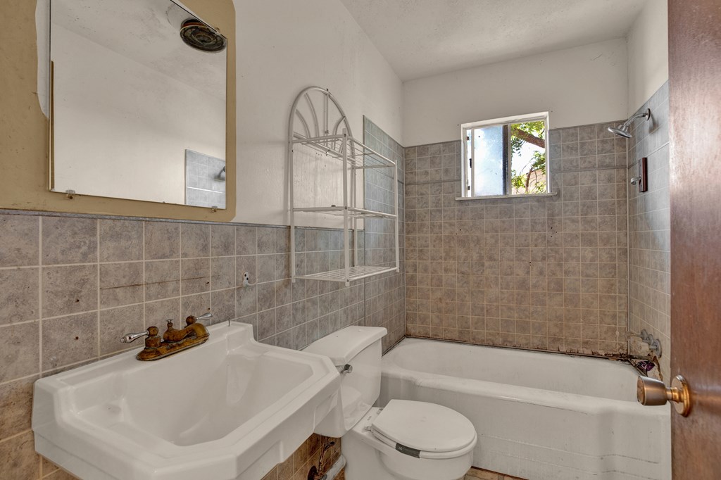 212 & 208 Myrtle Ave