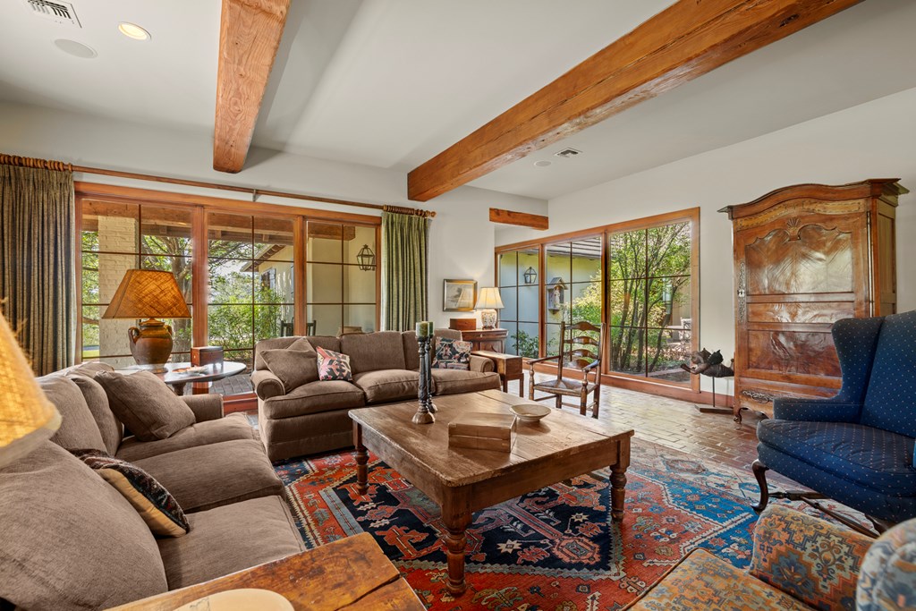 245 E Hidden Hills Ranch Rd