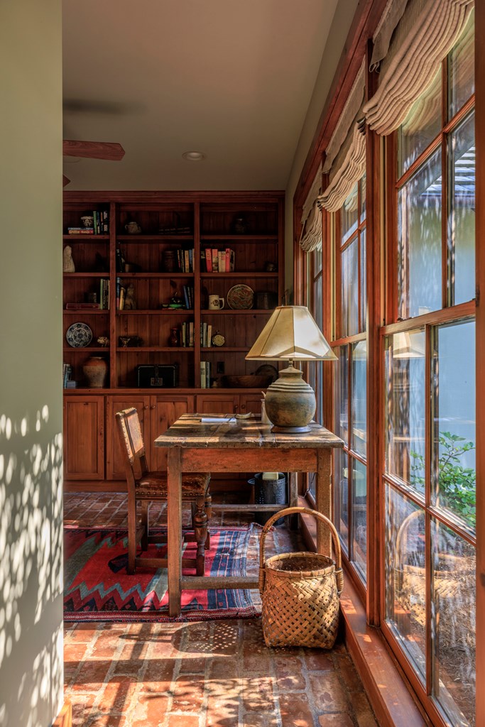 245 E Hidden Hills Ranch Rd