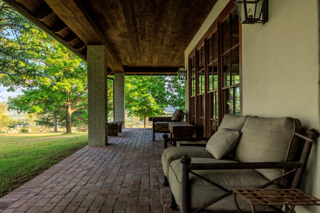 245 E Hidden Hills Ranch Rd