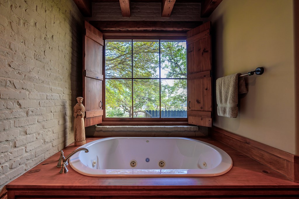 245 E Hidden Hills Ranch Rd