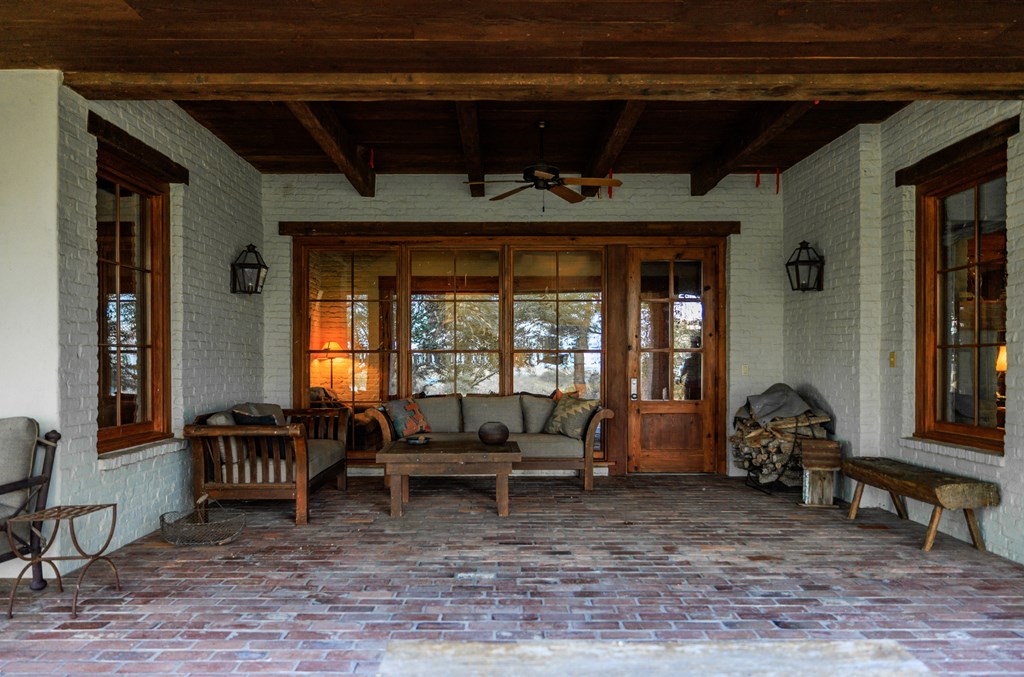 245 E Hidden Hills Ranch Rd