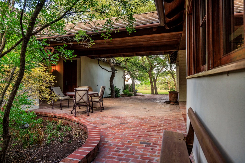 245 E Hidden Hills Ranch Rd