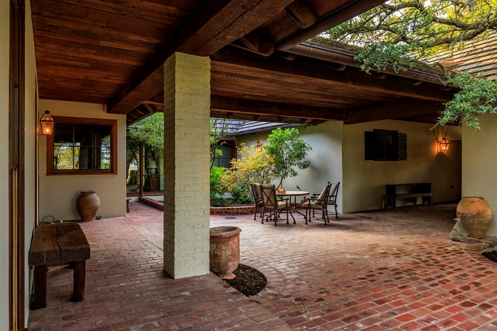 245 E Hidden Hills Ranch Rd