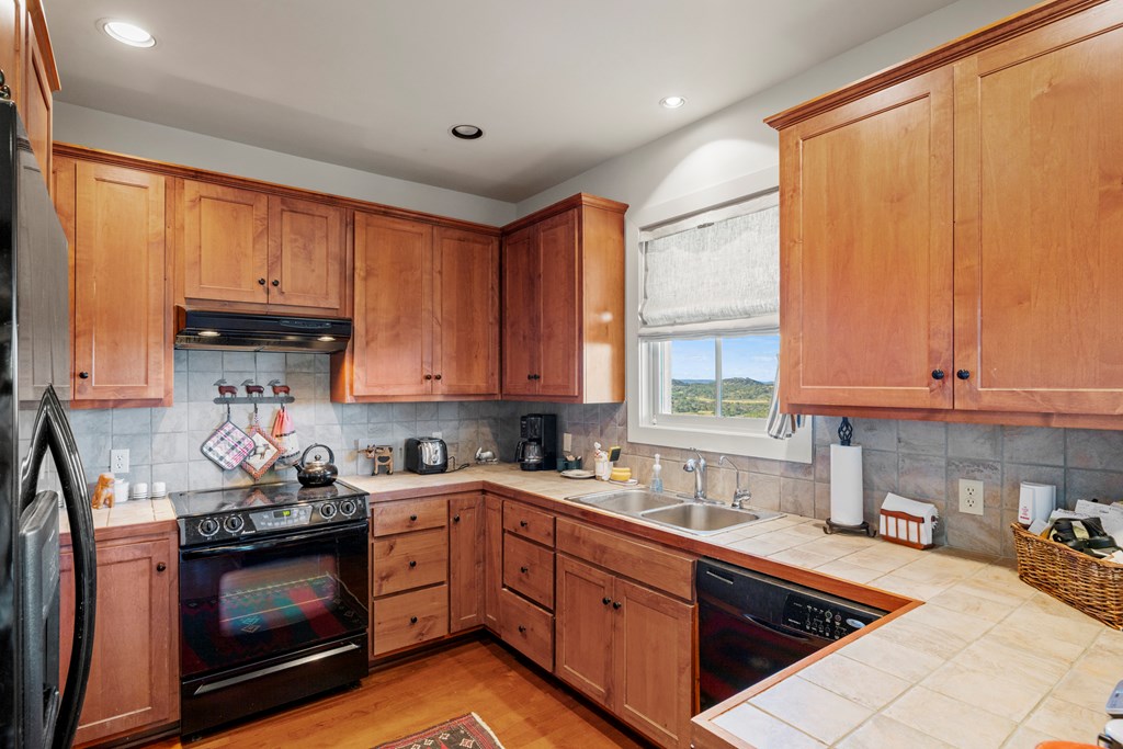 245 E Hidden Hills Ranch Rd