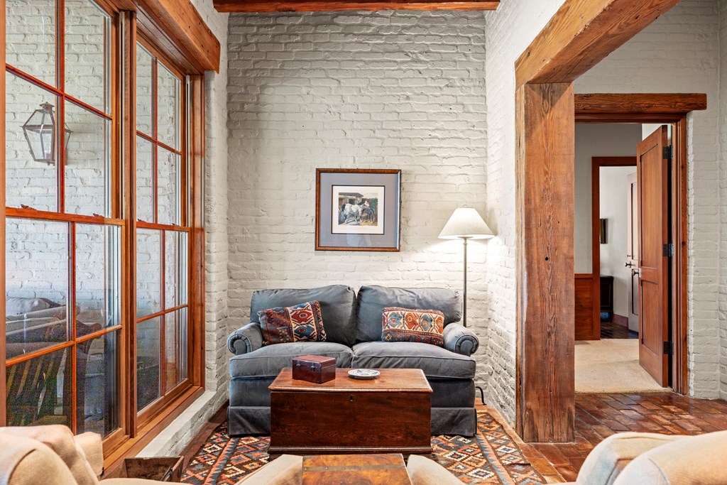 245 E Hidden Hills Ranch Rd