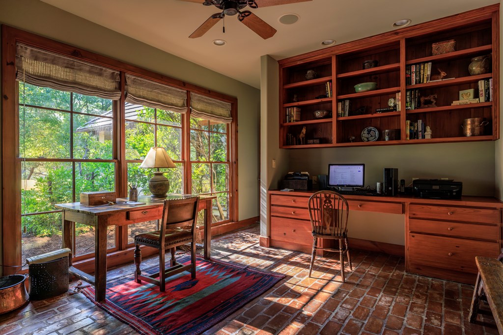 245 E Hidden Hills Ranch Rd