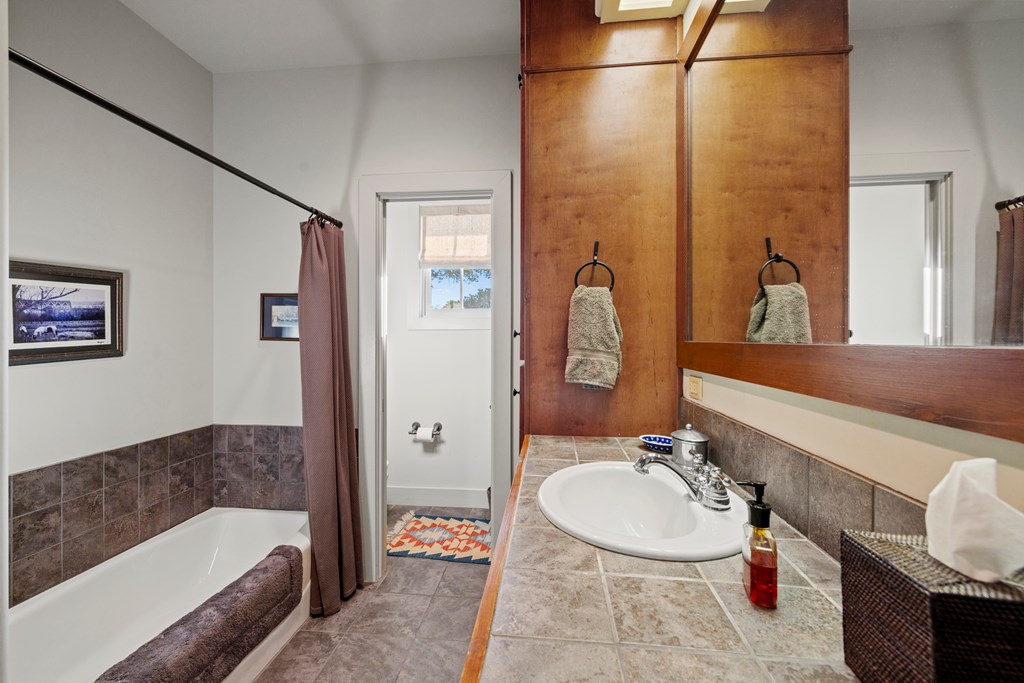 245 E Hidden Hills Ranch Rd