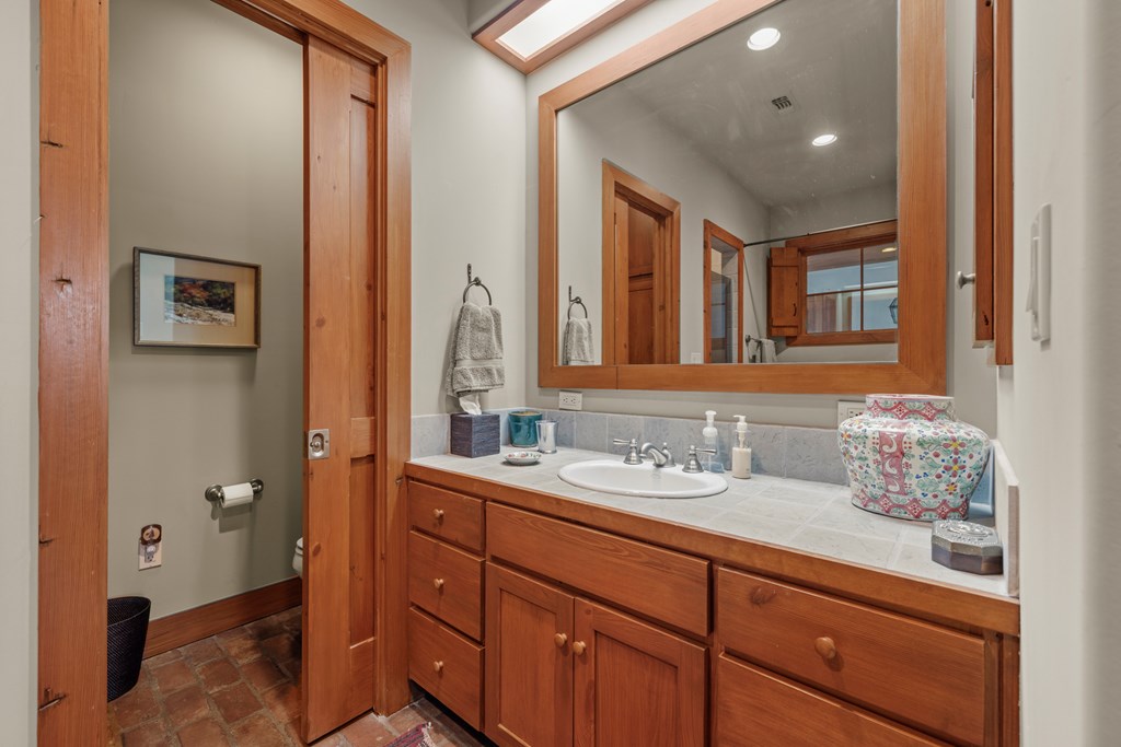 245 E Hidden Hills Ranch Rd