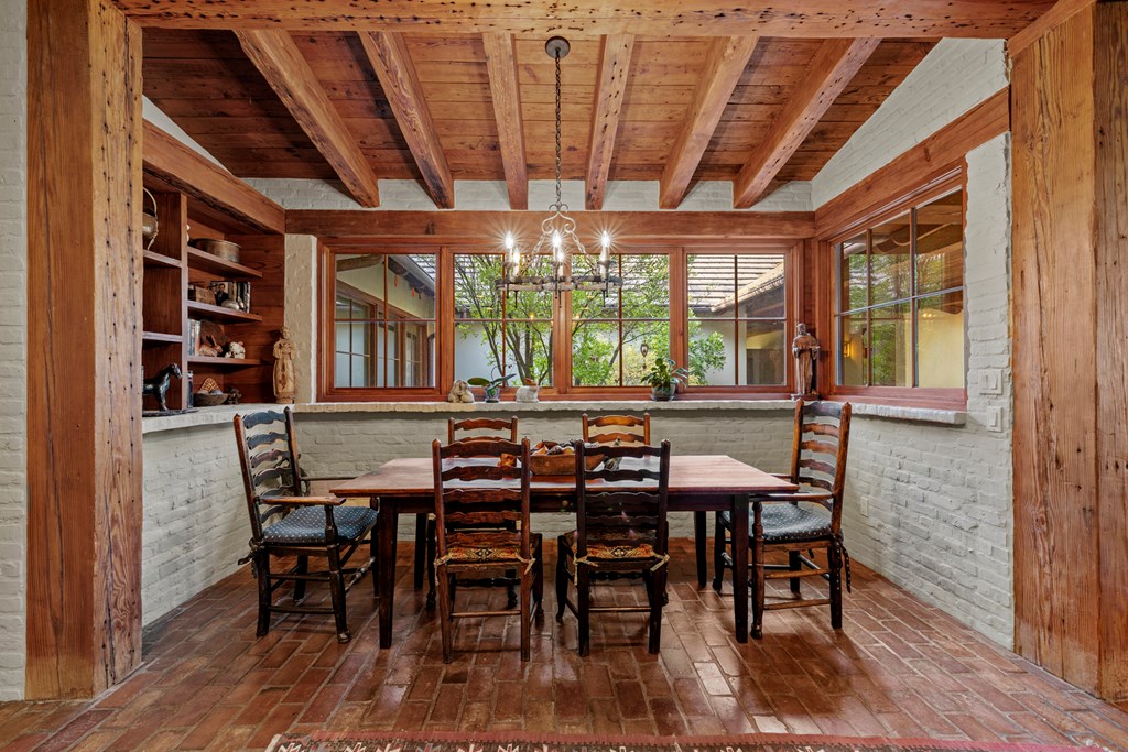 245 E Hidden Hills Ranch Rd