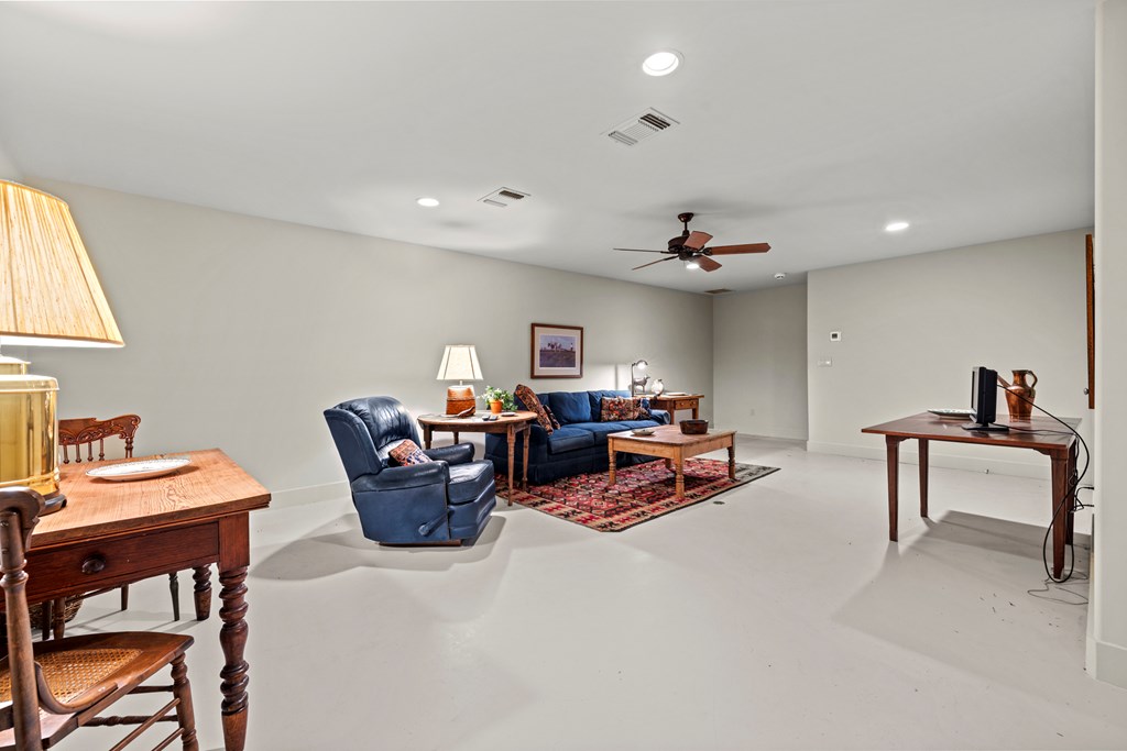 245 E Hidden Hills Ranch Rd