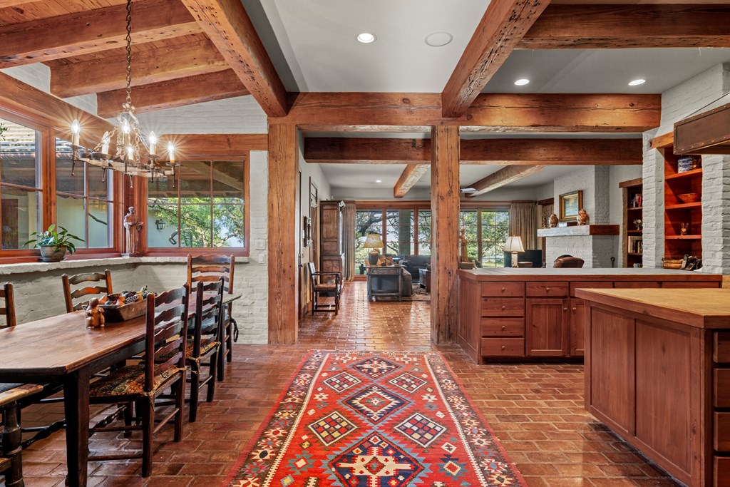 245 E Hidden Hills Ranch Rd