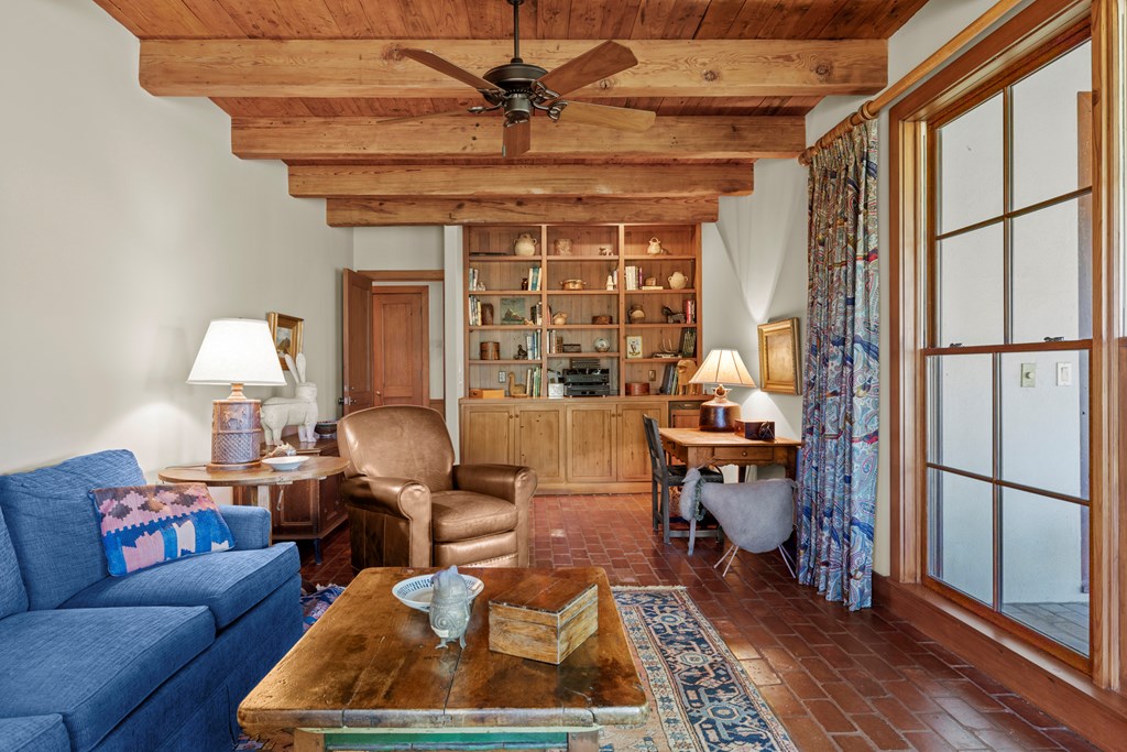 245 E Hidden Hills Ranch Rd