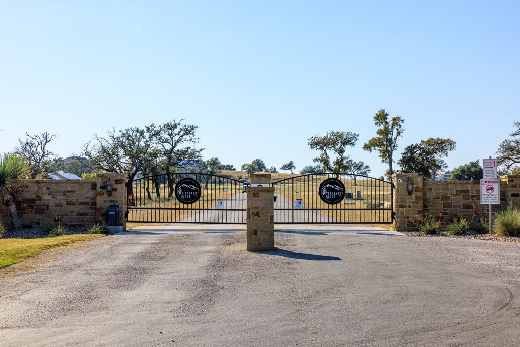 658 Thriving Oak Dr.