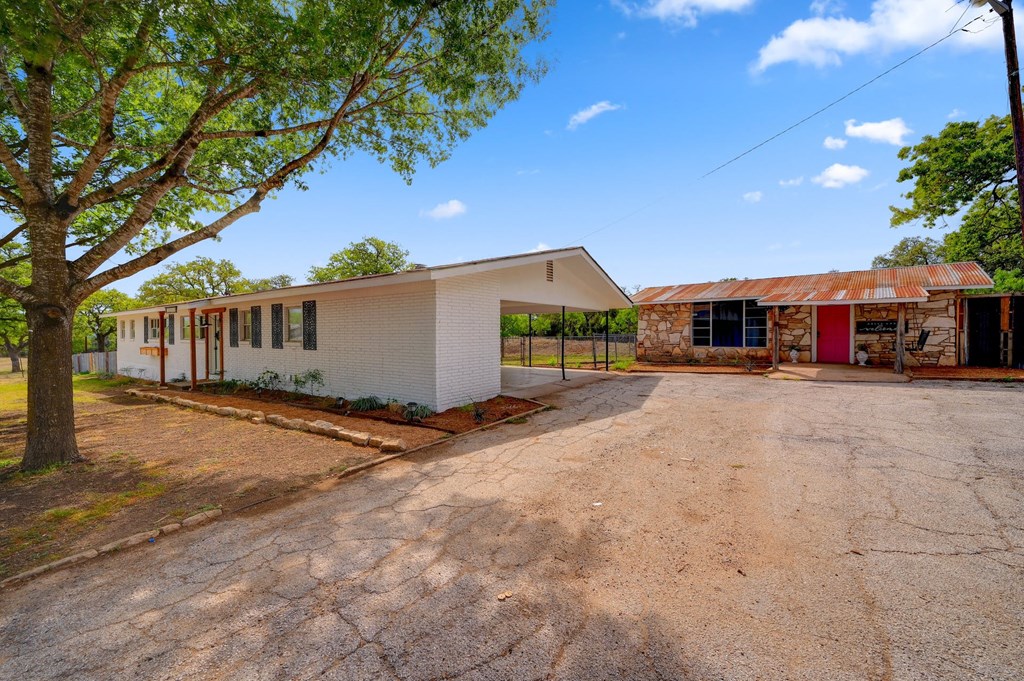 2933 N State Hwy 16