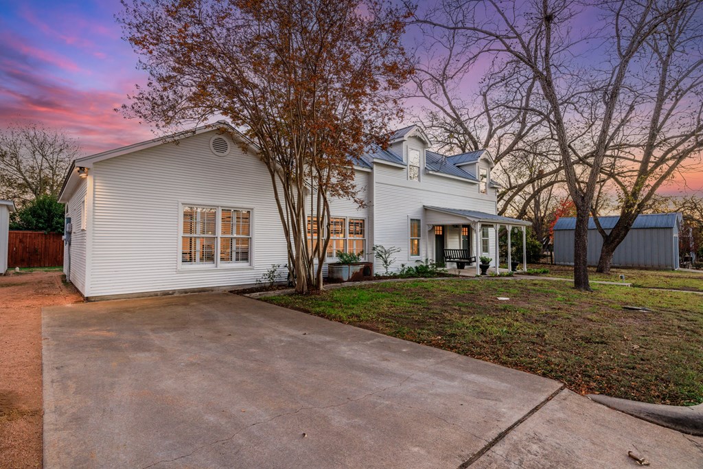 403 N Pecan St