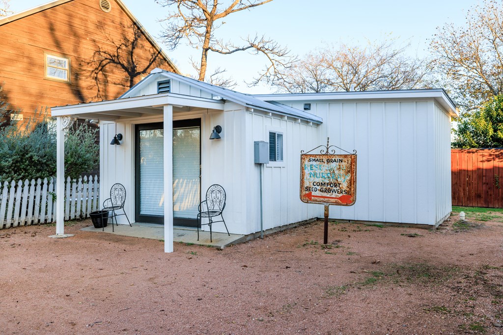 403 N Pecan St