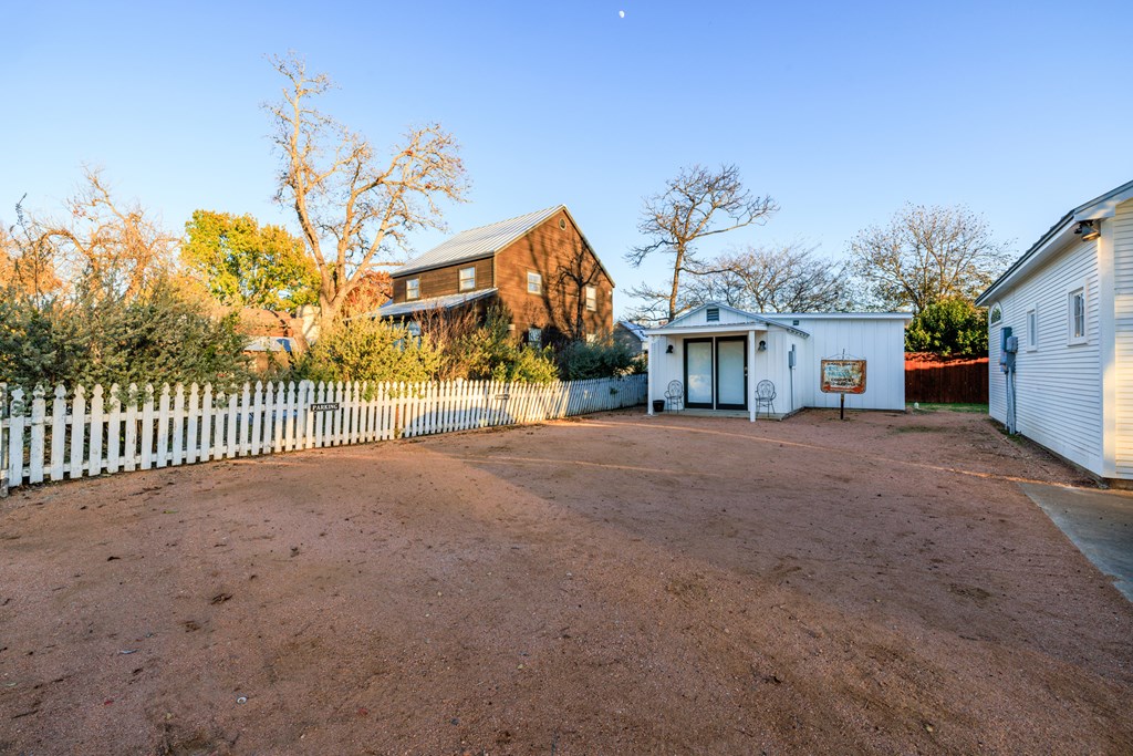 403 N Pecan St