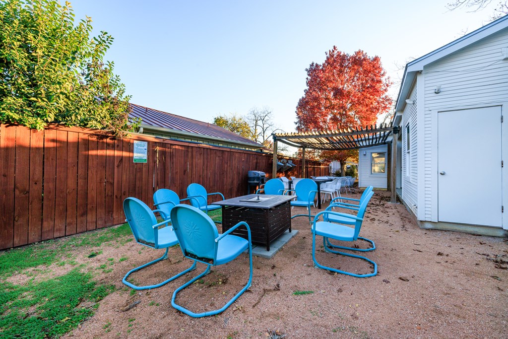 403 N Pecan St