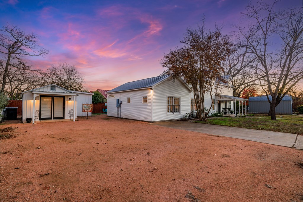 403 N Pecan St