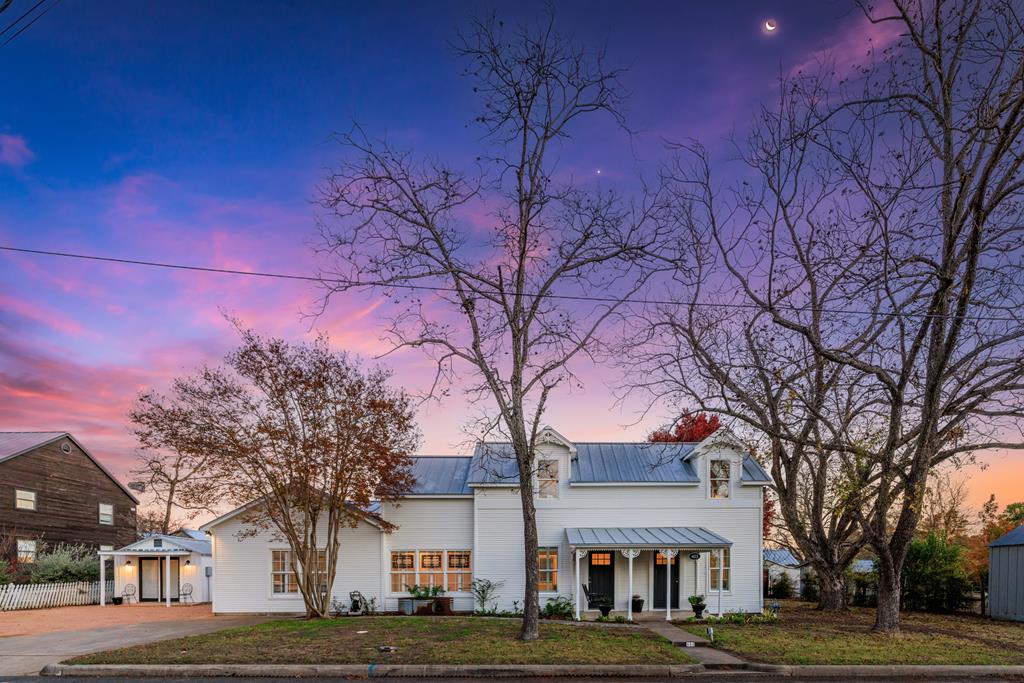 403 N Pecan St