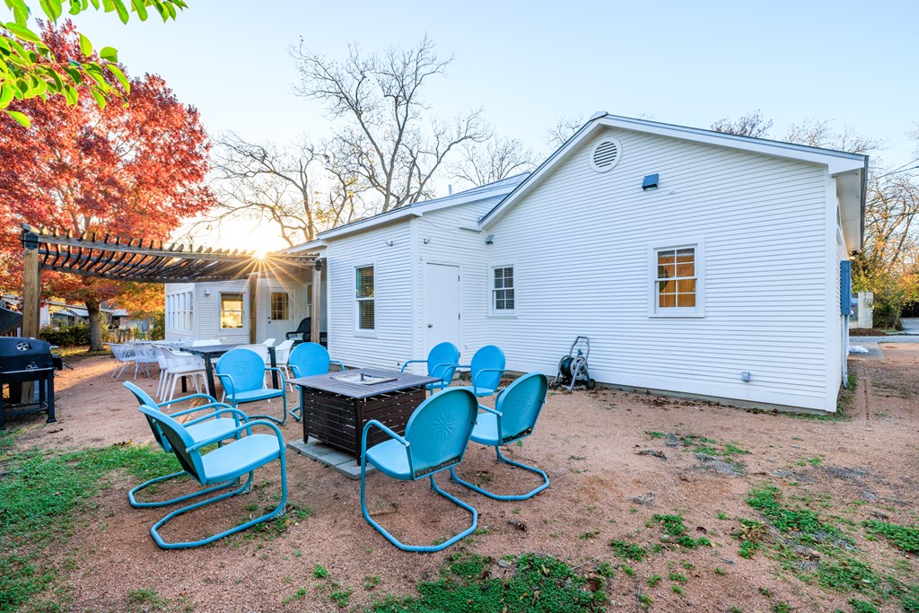403 N Pecan St