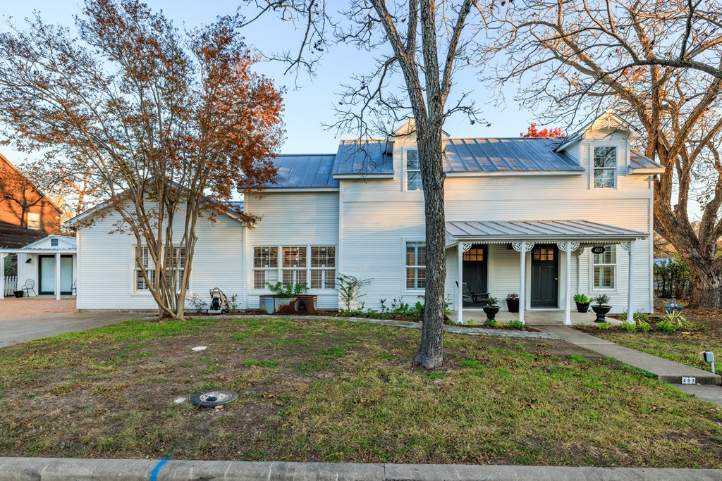 403 N Pecan St