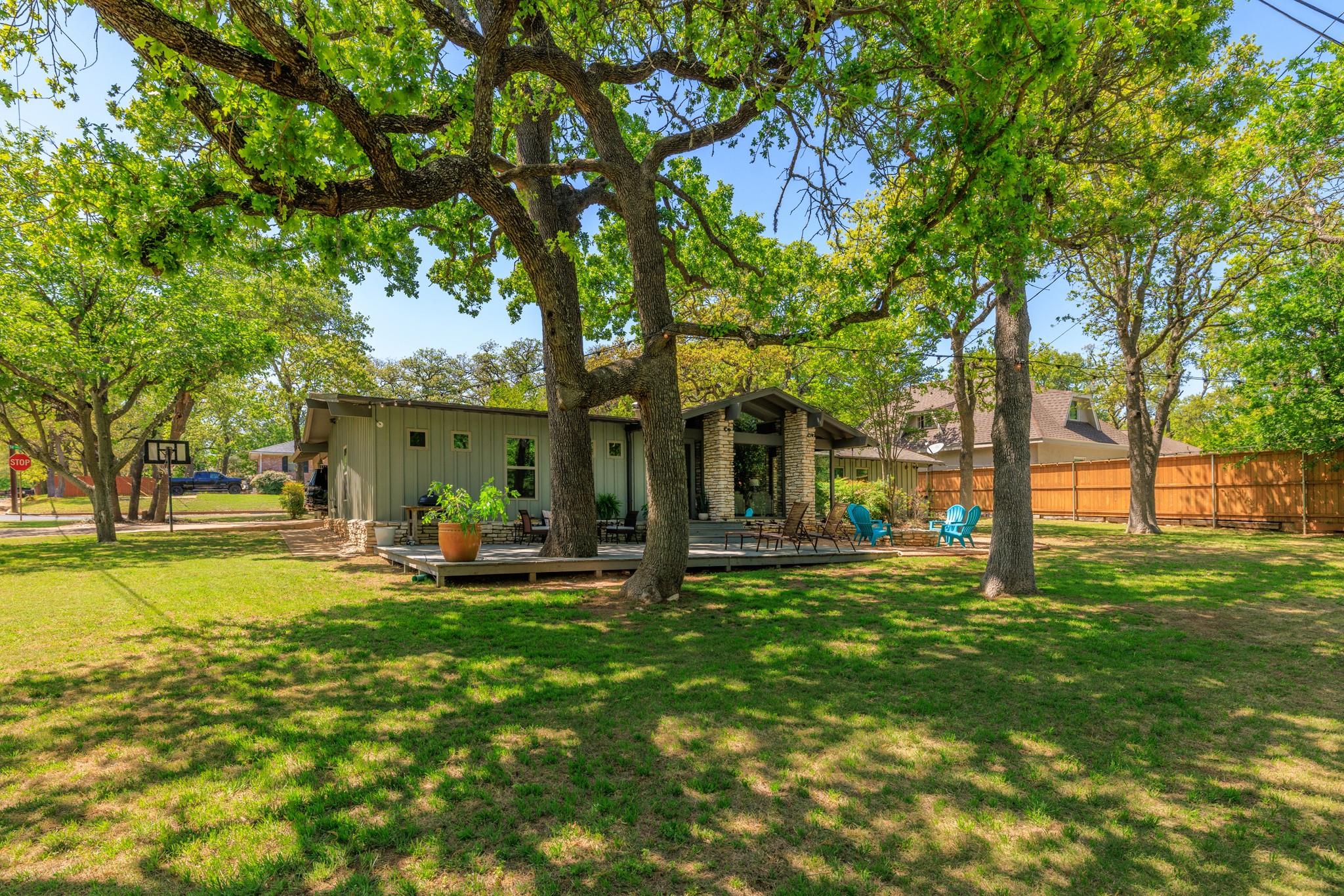 202 Tanglewood DR