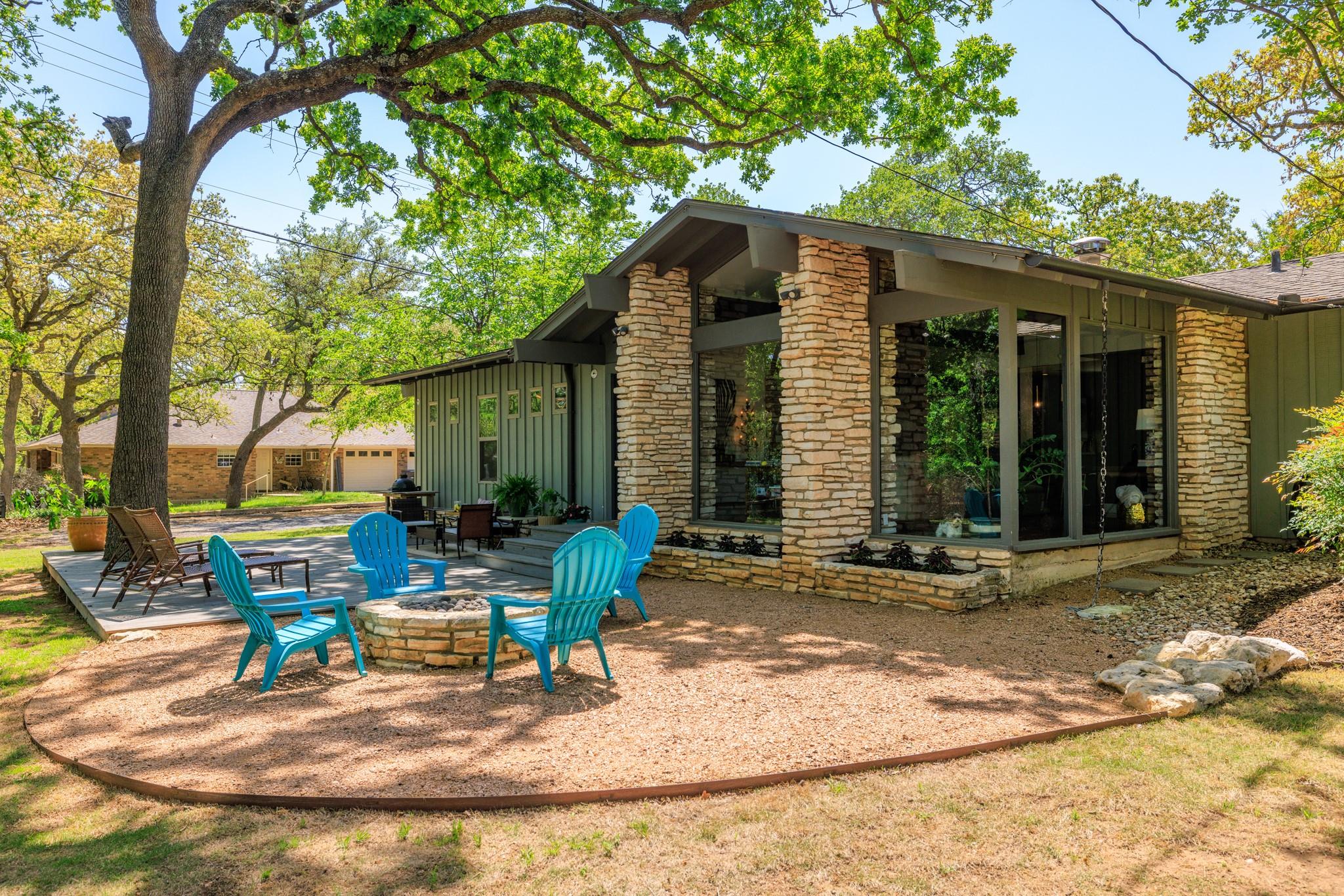 202 Tanglewood DR