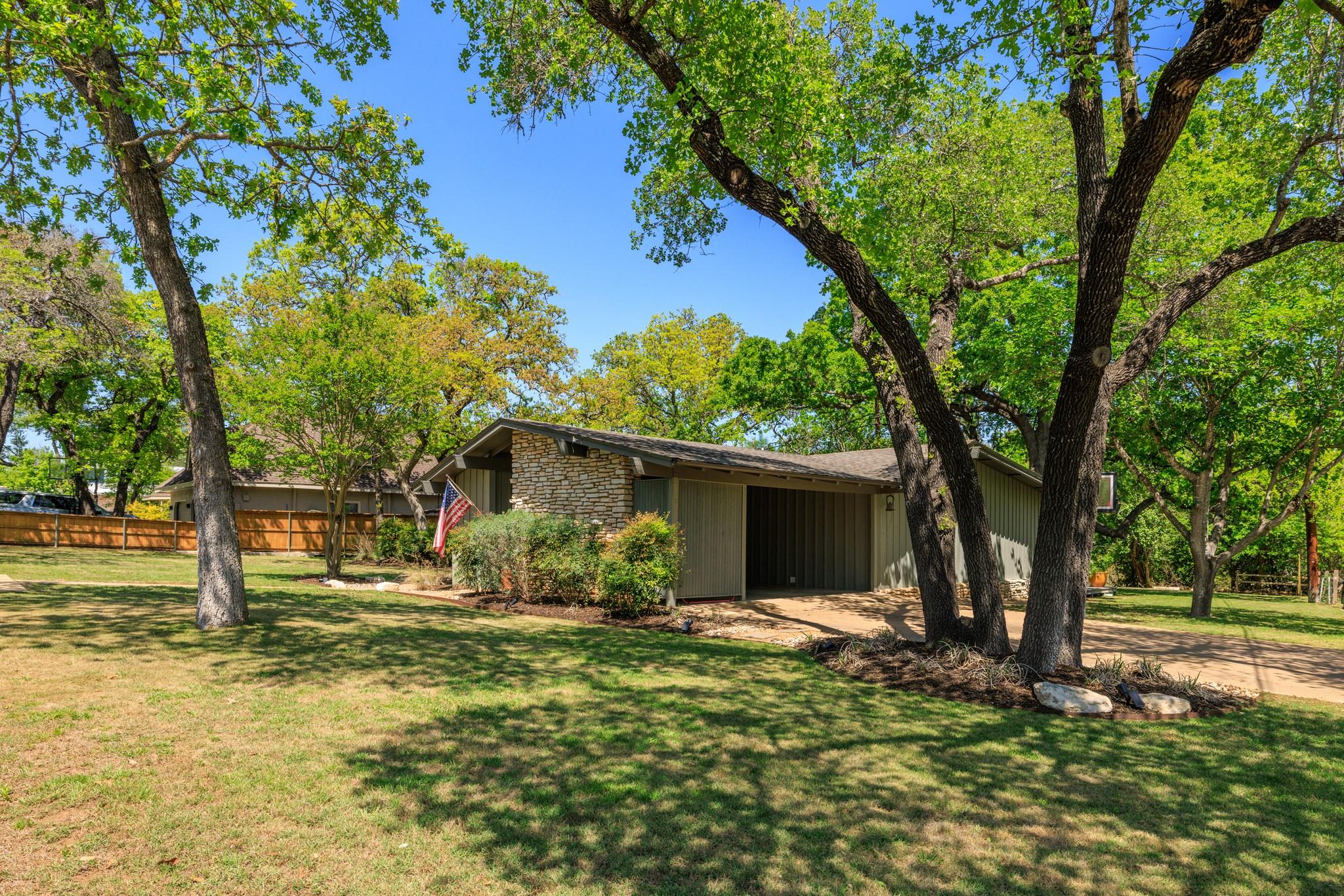 202 Tanglewood DR
