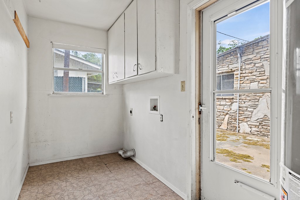809 N Edison St